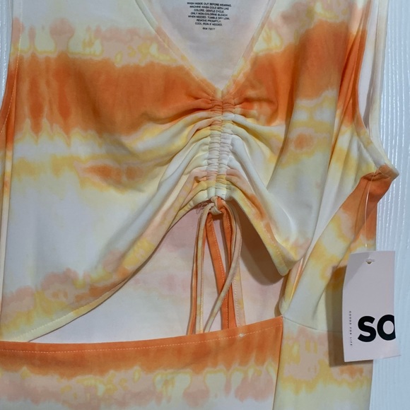 Dress - Picture 2 of 3